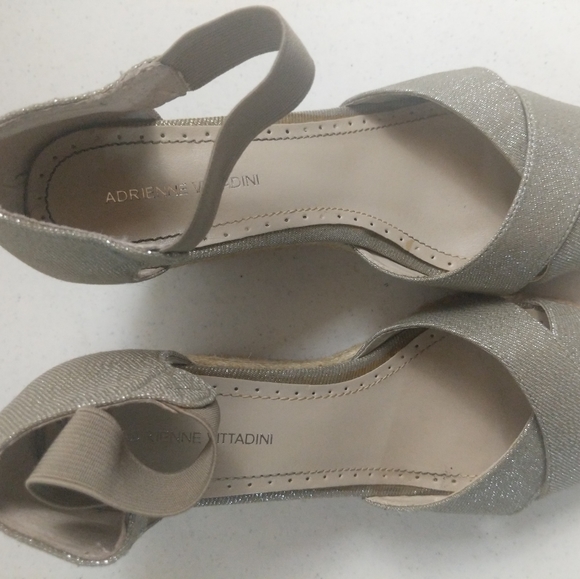 Adrienne Vittadini Gold Metallic Wedge 4" Heel Chris's Cross ShoeJute Heel 7.5 - Picture 5 of 14